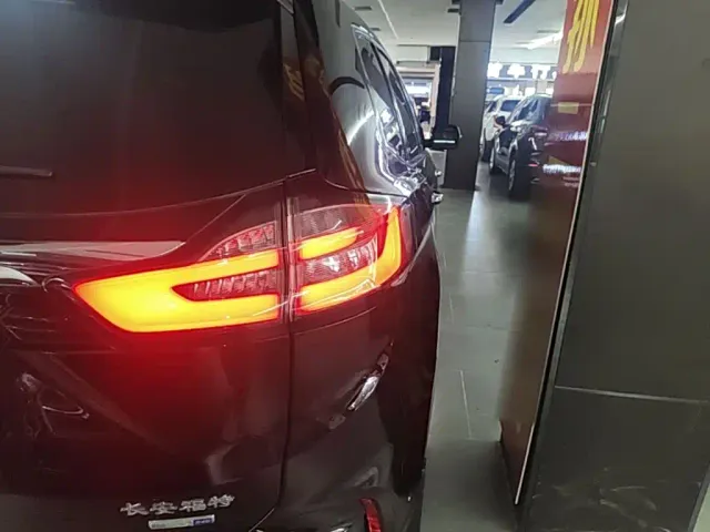 Ford Edge — Фото автомобиля 7