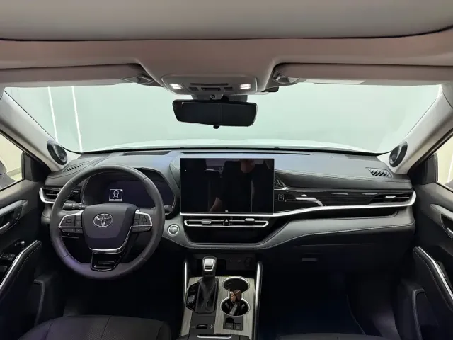 Toyota Highlander 2026 2.5L Smart Hybrid 4WD Ultimate 7-Seater — Фото автомобиля 10