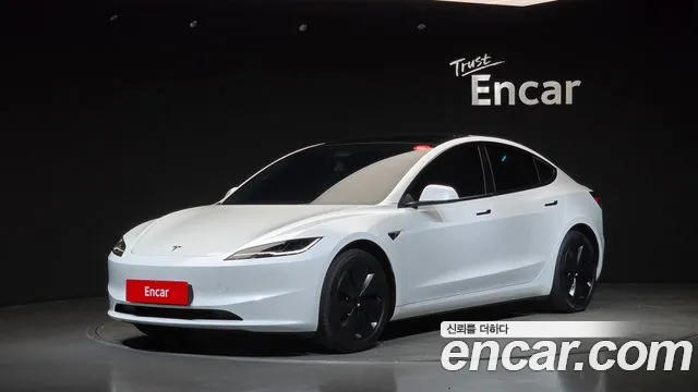Фотография автомобиля — Tesla Model 3