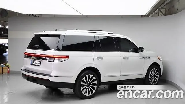 Lincoln Navigator 4th Gen — Фото автомобиля 4