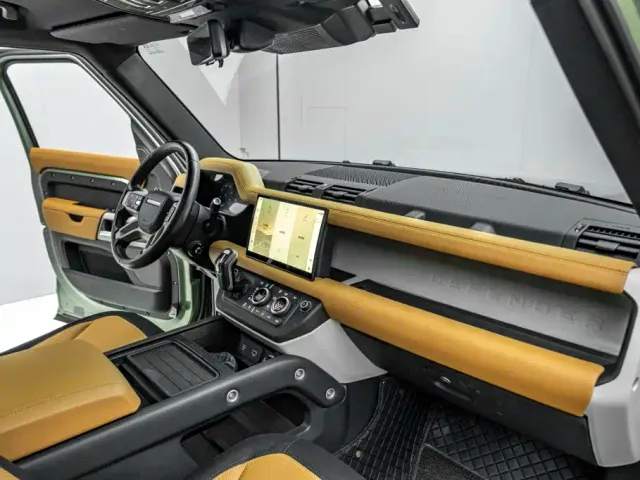 Land Rover Defender — Фото автомобиля 18