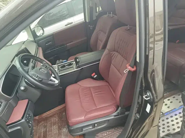 Honda Elysion — Фото автомобиля 14