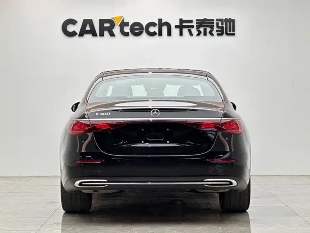 Mercedes-Benz E-Class — Фото автомобиля 4