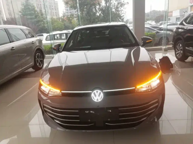 Volkswagen Passat — Фото автомобиля 2