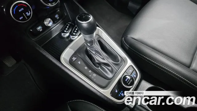 Hyundai Venue — Фото автомобиля 12