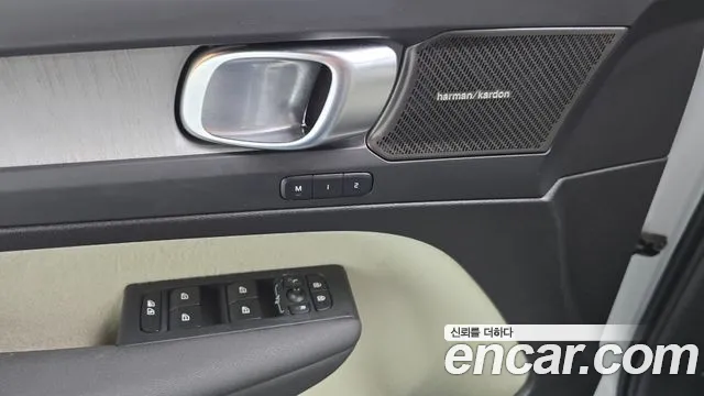 Вольво XC40 B4 Ultra Bright — Фото автомобиля 14