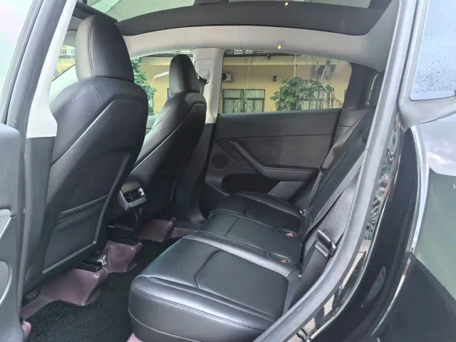Tesla Model Y — Фото автомобиля 9
