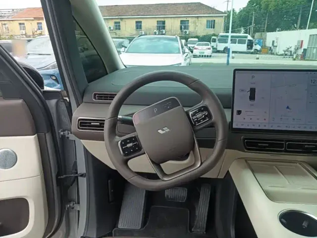 Li Auto MEGA — Фото автомобиля 10