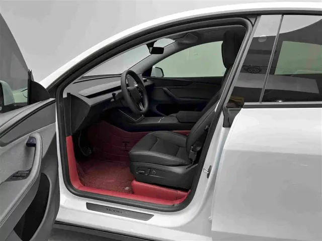 Tesla Model Y — Фото автомобиля 6
