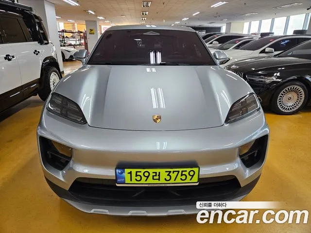 Фотография автомобиля — Porsche Macan Electric