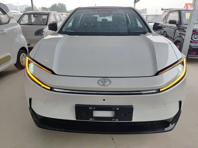 Toyota bZ5 — Фото автомобиля 2