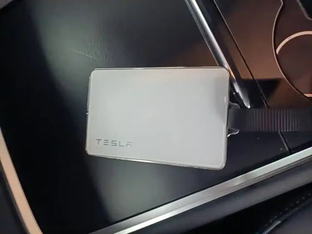 Tesla Model Y — Фото автомобиля 8