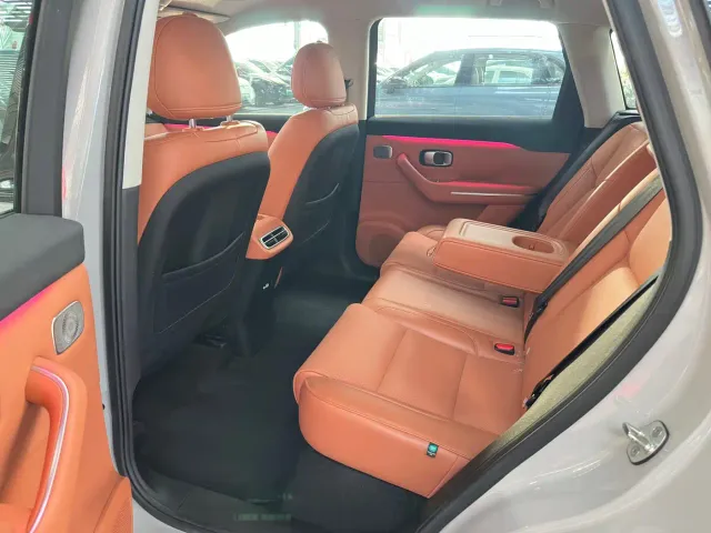 Leapmotor C10 — Фото автомобиля 9