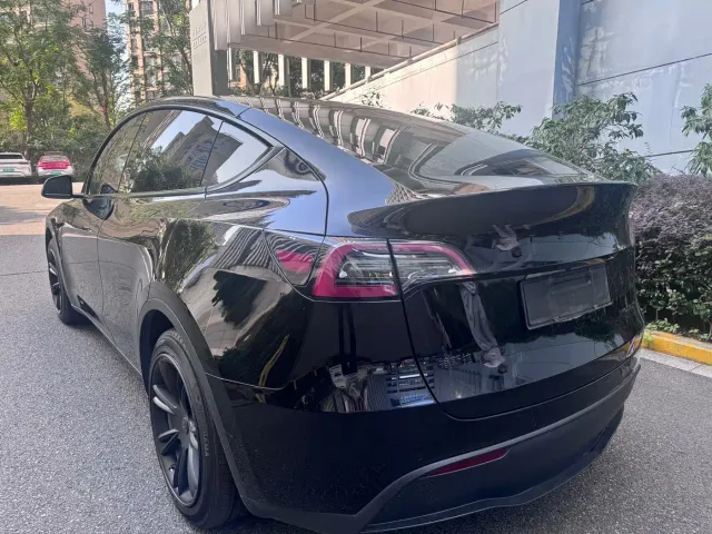 Tesla Model Y — Фото автомобиля 9