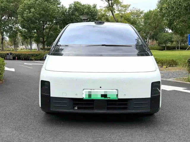 Li Auto MEGA — Фото автомобиля 3