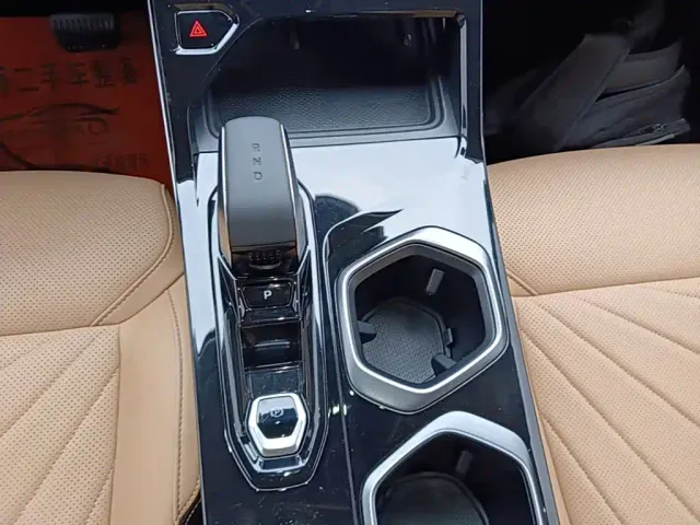 Geely Boyue L — Фото автомобиля 13