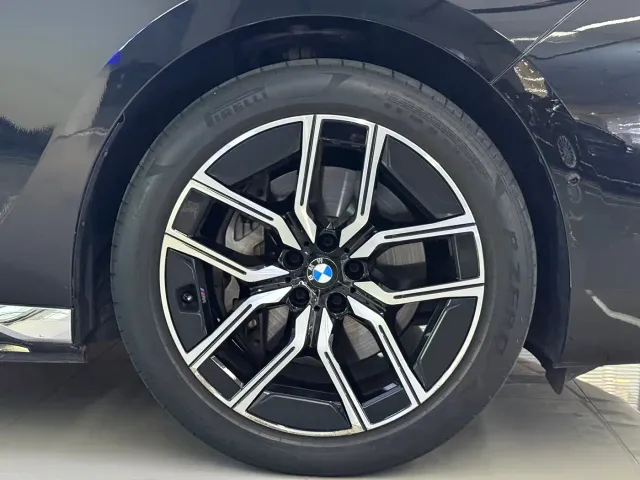 BMW i7 — Фото автомобиля 18