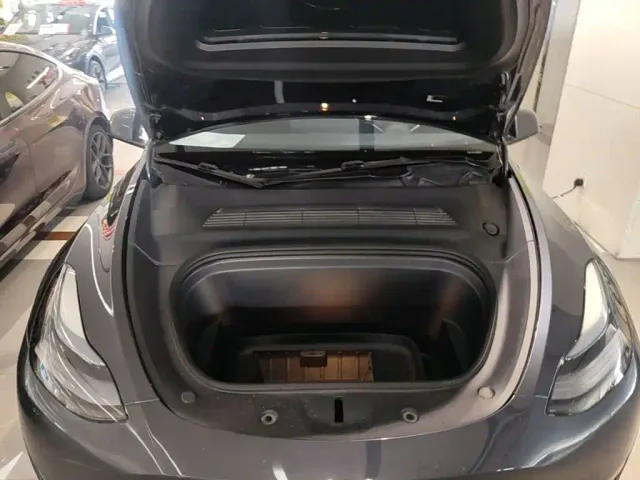 Tesla Model Y — Фото автомобиля 19