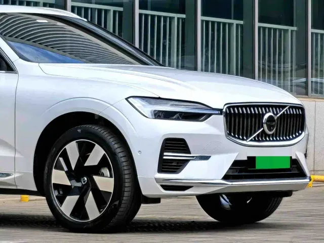 Volvo XC60 — Фото автомобиля 4
