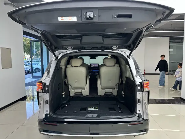 Toyota Sienna — Фото автомобиля 10