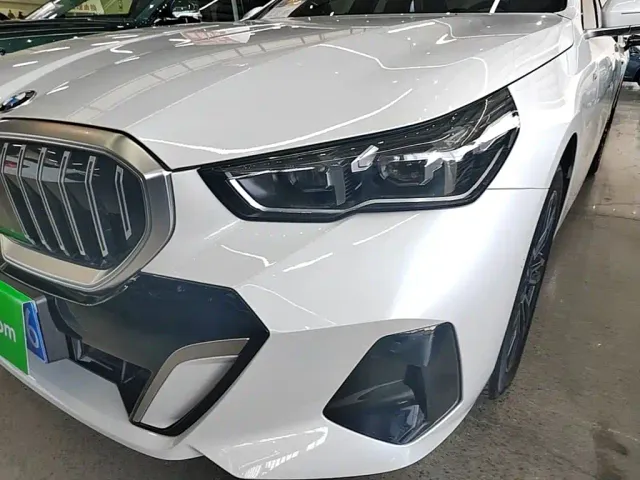 BMW 5 Series — Фото автомобиля 23