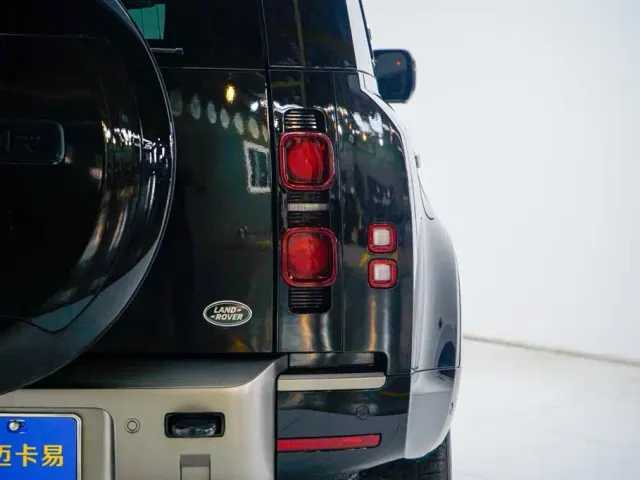 Land Rover Defender — Фото автомобиля 17