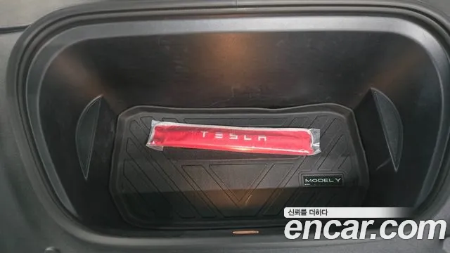 Tesla Model Y — Фото автомобиля 2