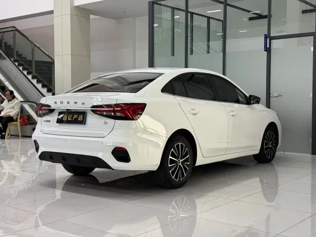 Roewe i5 — Фото автомобиля 9