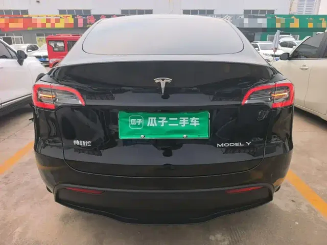 Tesla Model Y — Фото автомобиля 5