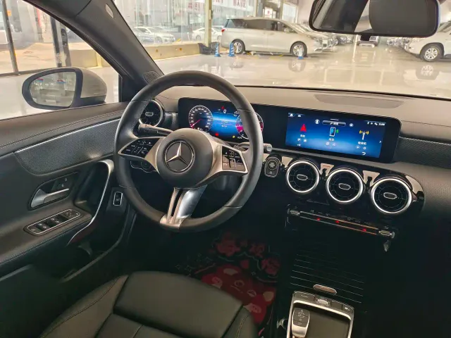 Mercedes-Benz A-Class — Фото автомобиля 17