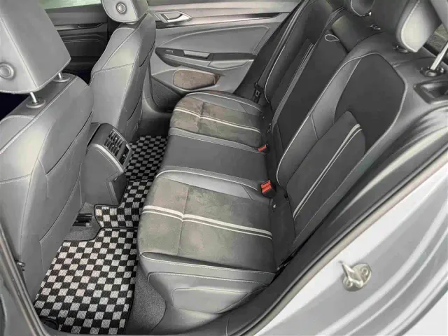 Volkswagen Golf — Фото автомобиля 12
