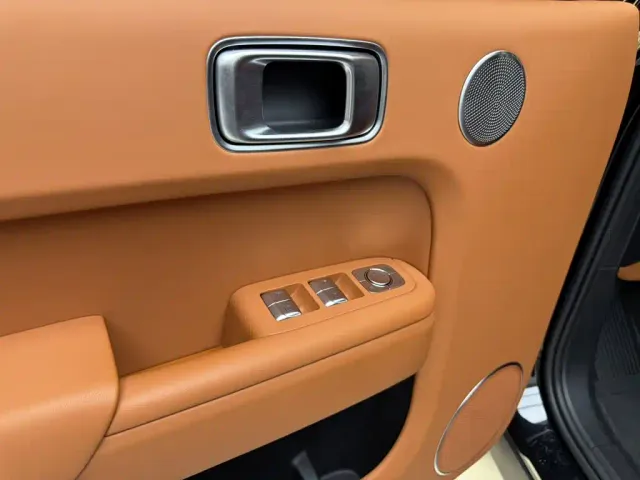 Li Auto L8 — Фото автомобиля 12