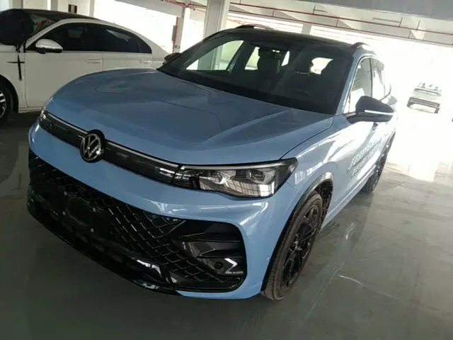 Фотография автомобиля — Volkswagen Tiguan L