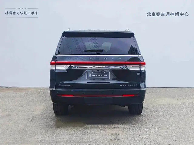 Lincoln Navigator — Фото автомобиля 2