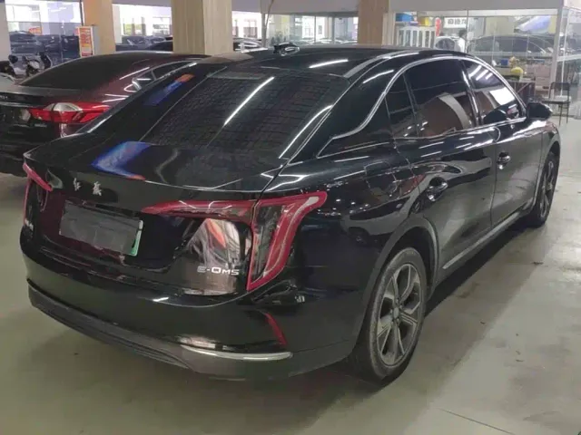 Hongqi E-QM5 — Фото автомобиля 6