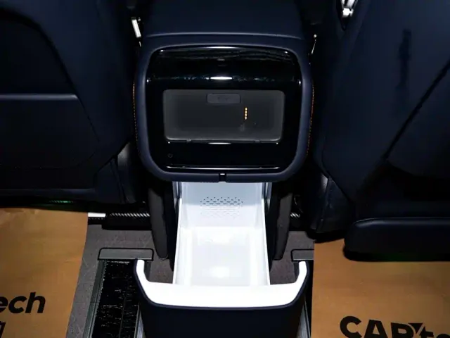 ZEEKR Zeekr 9X 2025 Model Gloss Black Edition — Фото автомобиля 24