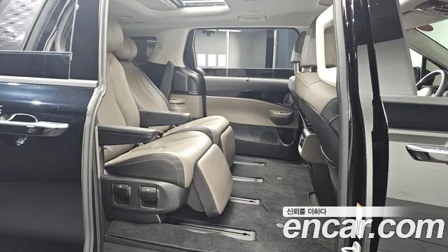 Kia Carnival Generation 4 — Фото автомобиля 12