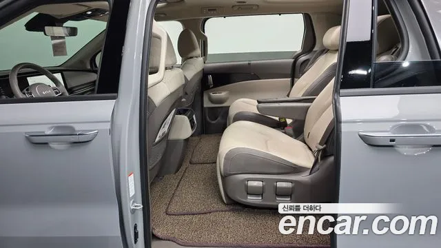Kia Canival — Фото автомобиля 5
