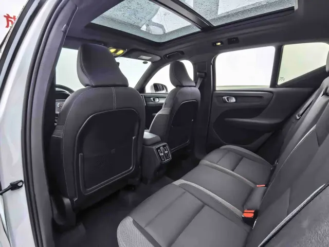Volvo XC40 — Фото автомобиля 8