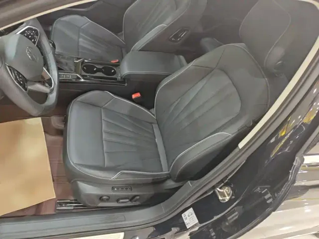 Volkswagen Passat — Фото автомобиля 14