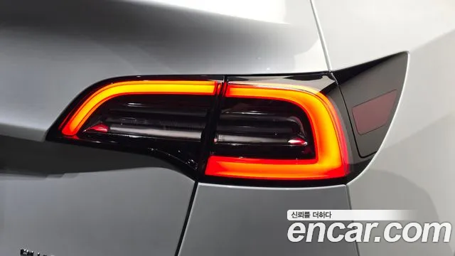 Tesla Model Y — Фото автомобиля 8