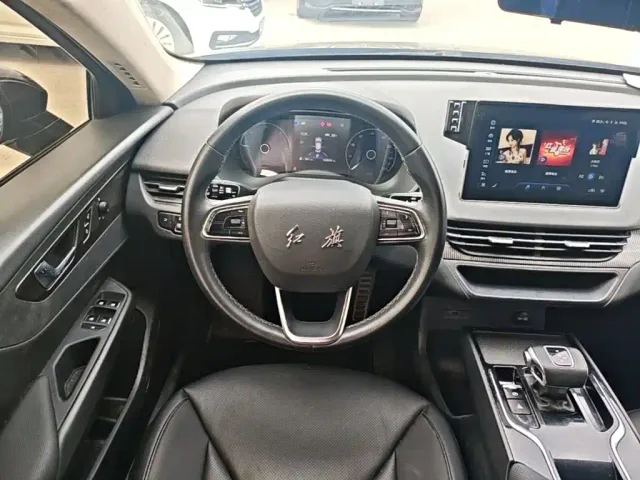 Hongqi E-QM5 — Фото автомобиля 6