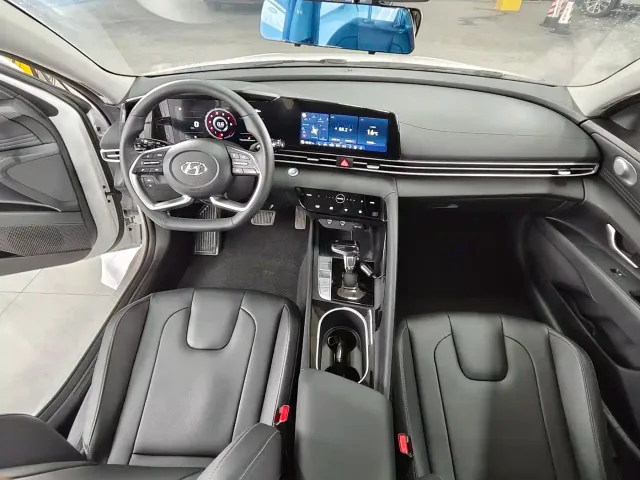 Hyundai Elantra — Фото автомобиля 14