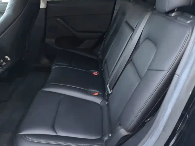 Tesla Model Y — Фото автомобиля 16
