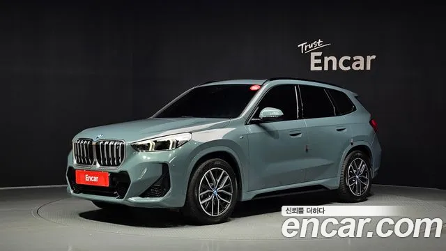 Фотография автомобиля — BMW iX1 U11