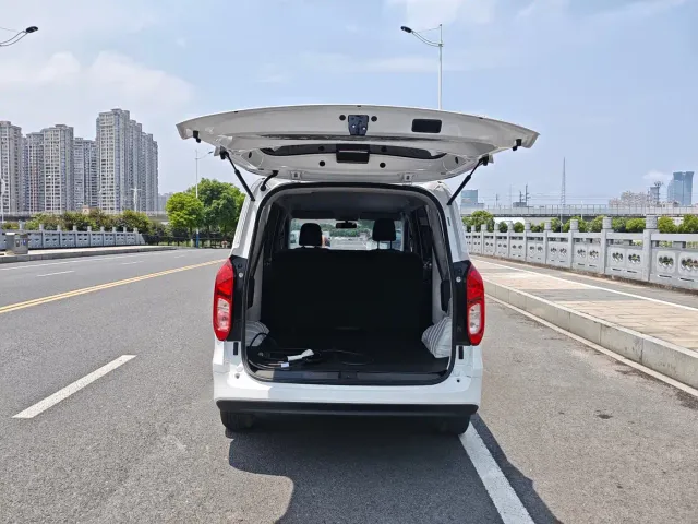 Wuling Hongguang — Фото автомобиля 18