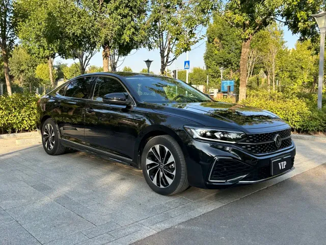 Volkswagen Passat — Фото автомобиля 3