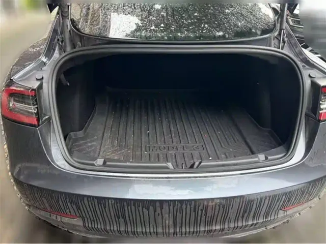 Tesla Model 3 — Фото автомобиля 4