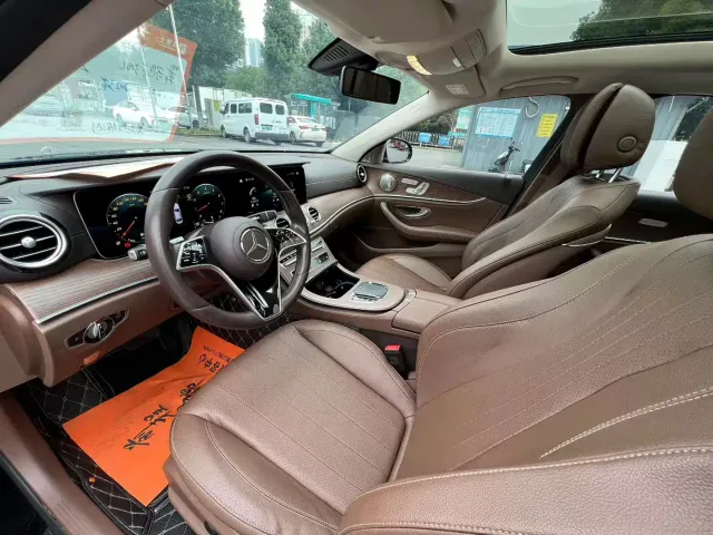 Mercedes-Benz E-Class — Фото автомобиля 4