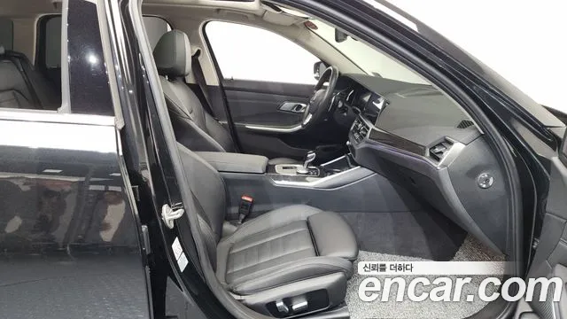 BMW 3-Series 3 серия (G20) 320i Touring Luxury — Фото автомобиля 25